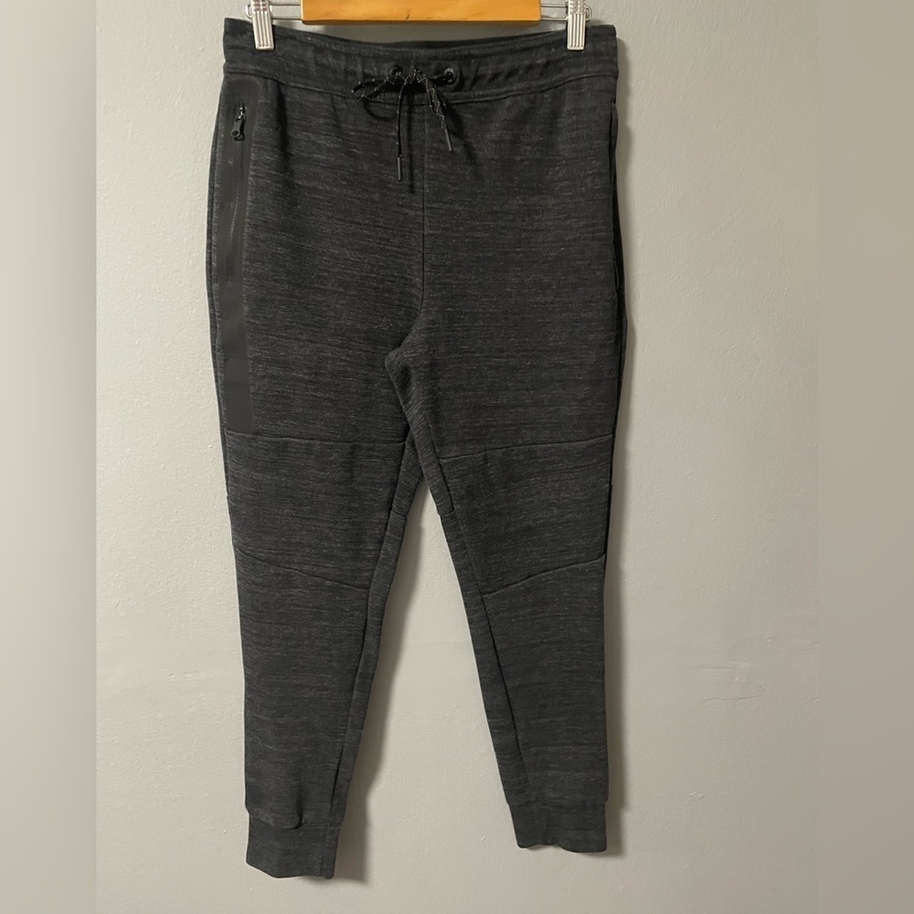 American Eagle Flex Menβs Training Joggers in Dark Heather Gray. Size Small